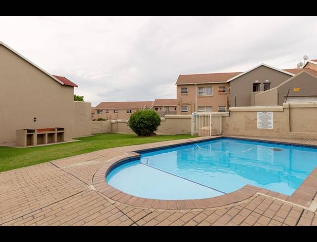 2 BEDROOM TOWNHOUSE FOR SALE IN VORNA VALLEY